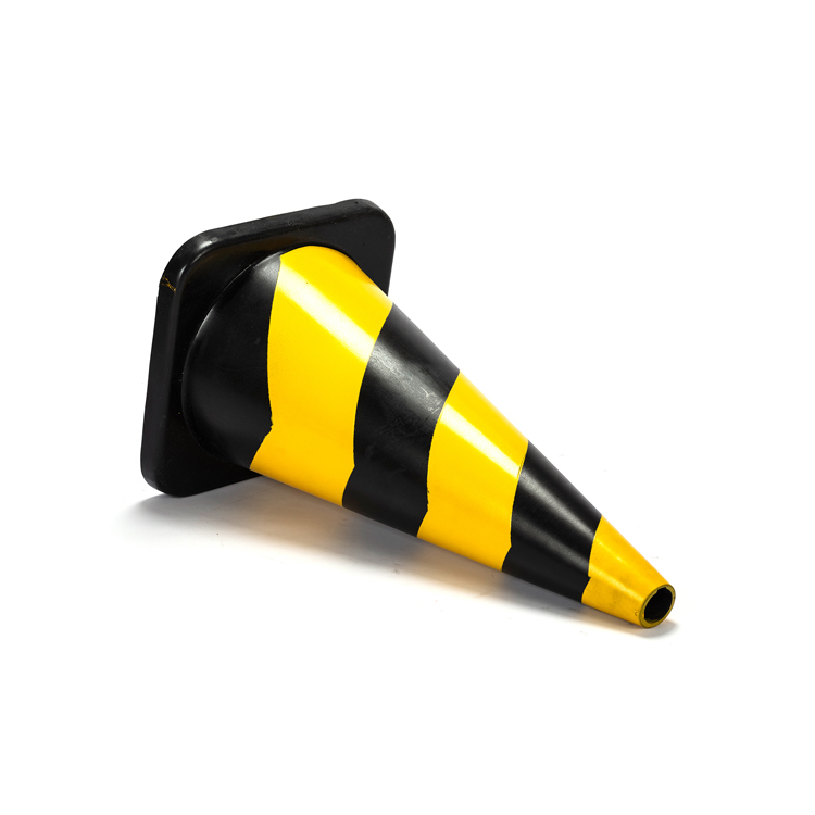 RC700R-1 RUBBER TRAFFIC CONE