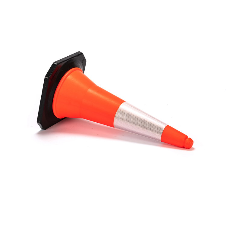 RC750PR-1 20" PE TRAFFIC CONE (RUBBER BASE)